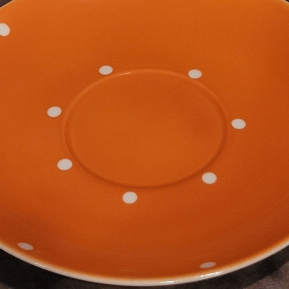 SKYE MCGHIE Set of 4 Cups and Saucers, Orange/White Polka Dots, Fine Porcelain - Picture 8 of 12